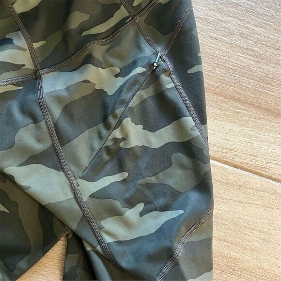 Athleta Women's Camo Contender 7/8 Leggings Green Size S Fitness - Picture 3 of 5